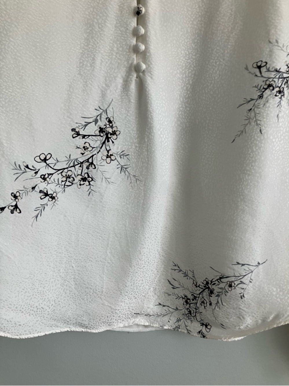 WHBM White and Black Long Sleeve Floral Blouse Size 0 - Picture 4 of 10